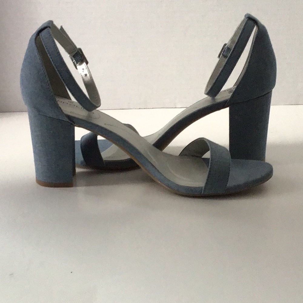BLOCK HEELED SANDALS IN CHAMBRAY